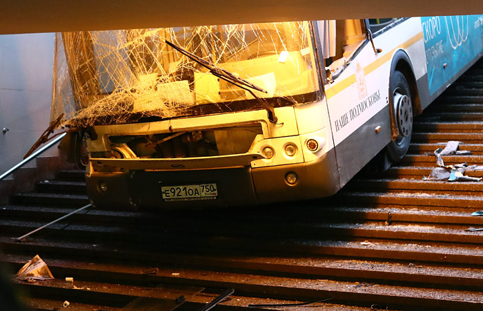 За словами джерела, версія теракту не розглядається   На місці ДТП   Фото: ТАСС, Станіслав Красильников   Москва