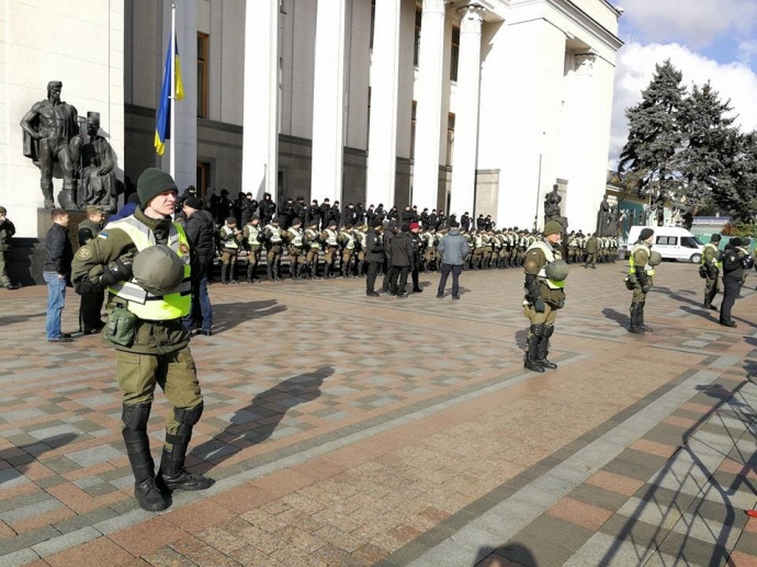 Поліція повністю перекрила дорогу від Маріїнського парку до Європейської площі