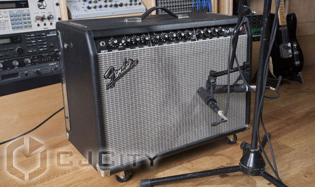 Динамічні мікрофони Shure SM57 ідеально підходять для позицій близьких мікрофонів