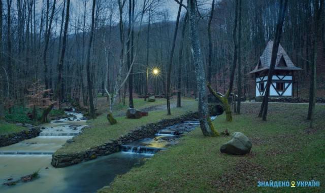 І якщо на огляд Ужгородського замку у вас піде від сили пара годин, а на руїни красивого Невицького ви зганяти ще години за три (разом з оглядом і фотополюванням), що залишилися кілька днів присвятіть обходу найспекотніших точок Ужгорода і поїздці в Воєводино