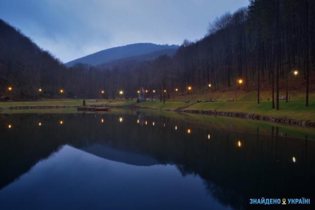 Тут - спілкуються