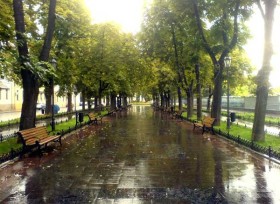 Ви будете зачаровані чудовим видом, що відкривається звідси на море і морвокзал