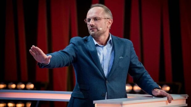 Цікаво, що саме Безсмертний перший спробував зробити Мінський процес публічним