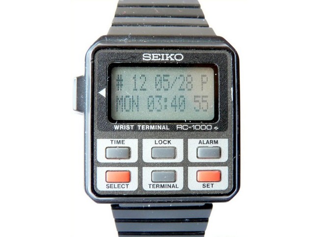 Наприклад, наручний годинник Seiko RC -1000 Wrist Terminal представляли собою термінал віддаленого доступу до більшості поширених ПК того часу: Apple, Commodore, IBM, NEC і Tandy
