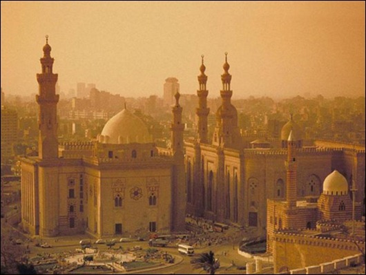 Старий палац при цьому використовувався в якості гарем, проте султан Сулейман Пишний (1520-1566) організував Сарай духтеран ( «Палац жінок») у своїй новій резиденції