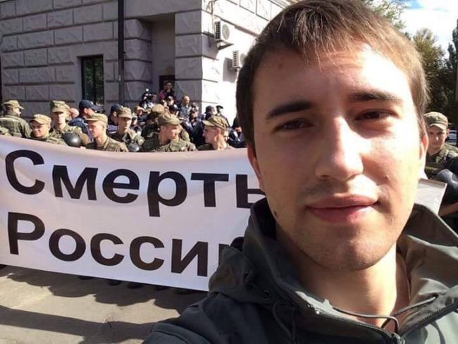 Вночі 10 жовтня невідомі кинули вибуховий пристрій у вікно однієї з квартир будинку №52 по вулиці Момота в Борисполі