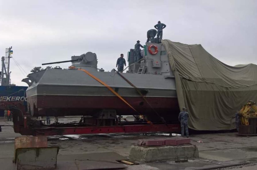 Україна в ці вихідні почала перекидання на Азовське море артилерійських катерів