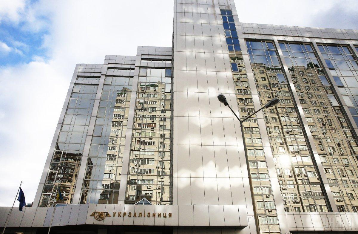 Всього «Укрзалізниця» збирається закупити знаків розрізнення для керівного складу компанії майже на 500 тис