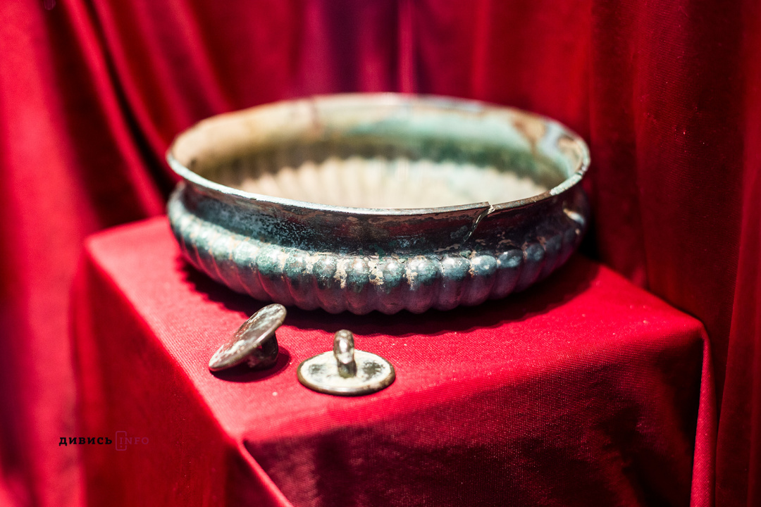 Раритетні артефакти - бронзові атрибути воїна-кіммерійців, що належать до середини або другій половині VIII ст