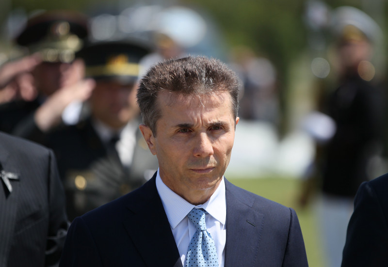 Партія екс-президента навпаки робить акцент на невиконанні обіцянок, яка дала Грузинська мрія виборцям у 2012 році і економічних труднощах Грузії