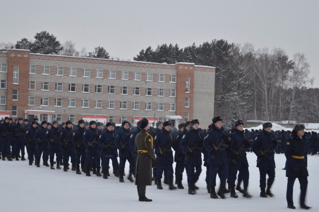 Закінчується ритуал урочистим маршем