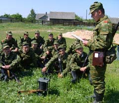 Як стало відомо з джерел, близьких до міністерства оборони, військовослужбовцям білоруських Збройних Сил (крім строковиків і курсантів) з 1 жовтня і 1 листопада поточного року поетапно підвищується грошове утримання