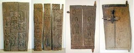 В Ассирії, в Хорсабаде, в новому палаці Саргона II встановлений дорогий дерев'яний болт