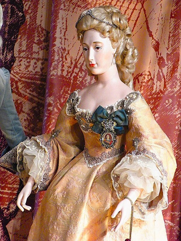 Це був час вкрай реакційного політичного режиму в Росії, назване бироновщиной на ім'я фаворита Анни Іоанівни, Курляндського дворянина Ернста Йоганна Бірона