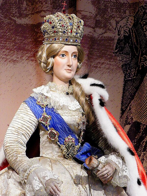 Князь Італійський (1799), граф Римникського (1789), граф Священної Римської імперії, генералісимус російських сухопутних і морських сил, генерал-фельдмаршал австрійських та сардинских військ, гранд Сардинського королівства і принц королівської крові (з титулом «кузен короля»), кавалер всіх російських (вручалися чоловікам) та багатьох іноземних військових орденів, що вручалися в той час