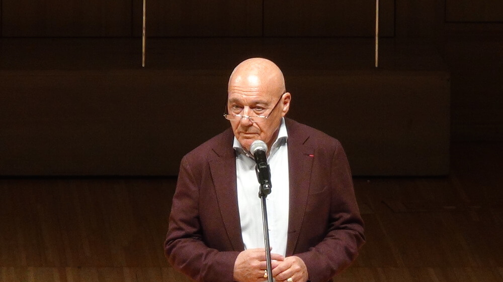 Тільки радіо в цьому сенсі продовжує утримувати свої позиції