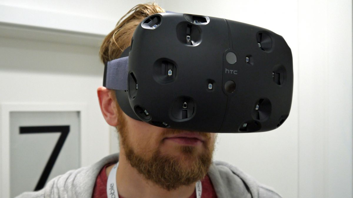 Контент для Oculus Rift обіцяє бути різноманітним і цікавим, але поки більшість крутих ігор в стадії доопрацювання, і тут виробника може очікувати «підлість» з боку Sony, якщо концерн переробить свої гейм-хіти для VR-шоломів до моменту релізу свого «бойовика» PlayStation VR восени нинішнього року