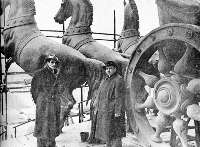 Значний інтерес в архітектурно-художньому відношенні представляють реставраційні роботи, проведені в Великому театрі в 1975 р напередодні його 200-річного ювілею