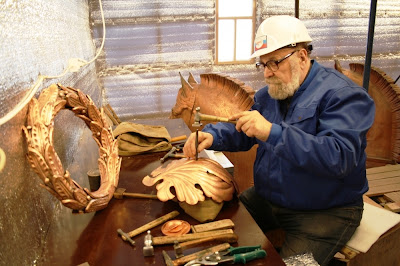 В ході завершення 2 етапу реконструкції в 2010 р оновленої статуї Аполлона, керуючого квадригою на фронтоні ГАБТа, повернули, як запевняють реставратори, «канонічний» вид