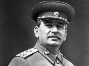 Комусь може здатися безглуздим твердження автора збірки про те, що Микола Другий кинув Росію в безодню громадянської війни