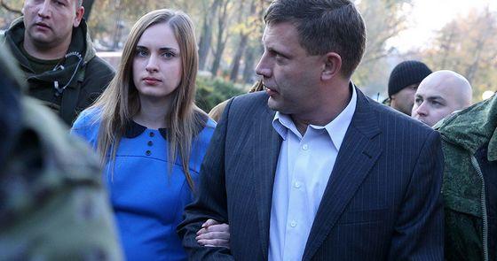 З чуток, він офіційно на ній не одружений
