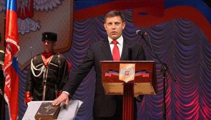 До речі, пересічні терористи нічого не знають про бойові заслуги Захарченко, про які йдеться в його офіційній біографії і дивуються - за що курник отримав чи то 2, чи то вже 4 бойових хреста