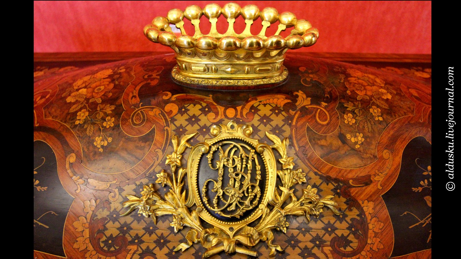 Верхня частина комода з спального гарнітура Федора та Ірини Паскевичей