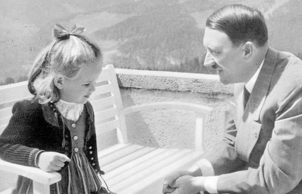 Каролина была уверена, что фюрер, увидев ее дочь с ангельским личиком, да еще и узнав, что она рождена с ним в один день, точно возьмет ее под свою опеку