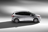 Версія Ford C-Max Hybrid оснащена гібридною силовою установкою і літій-іонної батареї, яка заряджається в процесі руху машини