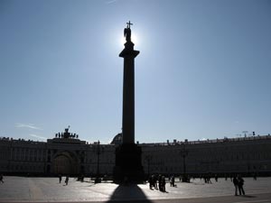Наступне значуще виконання гімну відбулося на Двірцевій площі, де було відкрито монумент на честь перемоги над Наполеоном - Олександрівський стовп