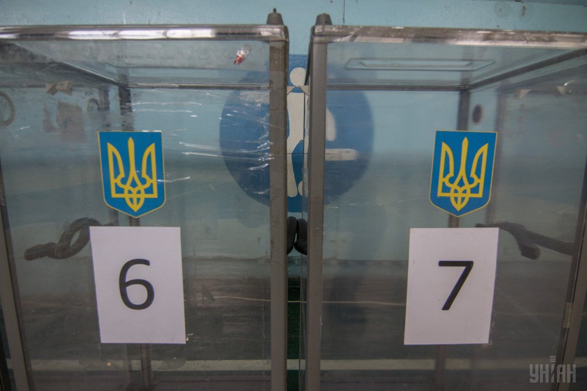 За словами експерта, постійні фігуранти президентських рейтингів Петро Порошенко і Юлія Тимошенко не користуються популярністю у середньостатистичного виборця