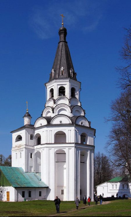 Найбільш найвищою спорудою тут вважається Распятской церква-дзвіниця, яка також є пам'яткою міста Александрова Володимирській області