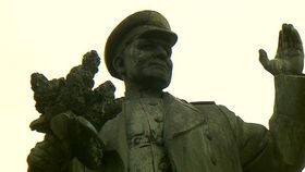 Пам'ятник маршалу Конєву, фото: ЧТ   Староста району Прага-6 Ондржей Колар від партії ТОР-09 спростовує підозри в намірі прибрати монумент радянському маршалу, який в даний час стоїть на площі інтербригад