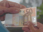 Банкноти євро друкуються на папері з бавовняного волокна, що продовжує термін служби і ускладнює підробку