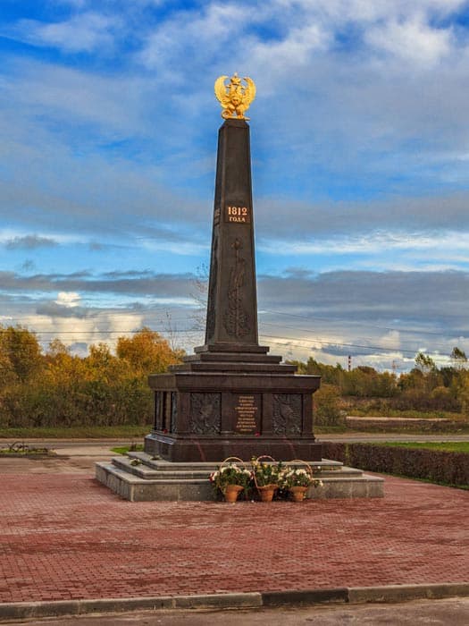 пам'ятник   Льоні Голікова