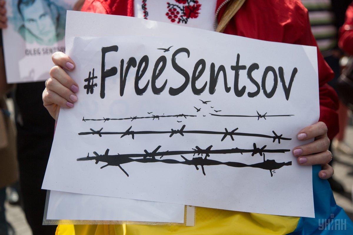 Завтра буде 100 днів з тих пір, як Олег Сенцов голодує на знак протесту в російській в'язниці