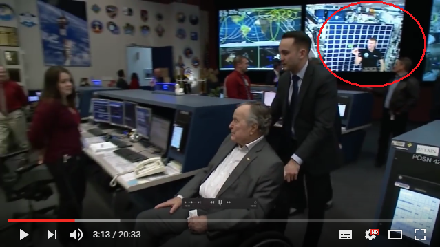 Буша старшого в агенство НАСА і стверджує що таким чином робляться постановочні відео на МКС, якого в реальності не існує