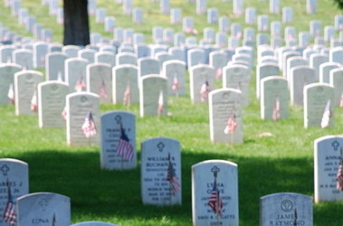 11 червня 2010, 10:59 Переглядів:   За даними розслідування, на Арлінгтонському кладовищі відбулася плутанина і сотні військових ветеранів були поховані в неналежних місцях