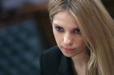 17 грудня 2011, 7:11 Переглядів:   Женя Тимошенко передає вказівки матері бютівцям