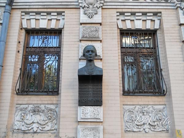 У цьому будинку в 1899-1909 роках жила Леся Українка та її родина, а з 1960 року в ньому працює музей поетеси