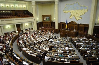 15 червня 2011, 13:09 Переглядів:   Кримський чиновник зайшов до зали парламенту за інерцією, фото AP