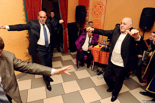 Голова недавно створеної в Комі НКА «Народи Дагестану» Шаміль Расулов ​​продемонстрував відмінне вміння танцювати національні танці