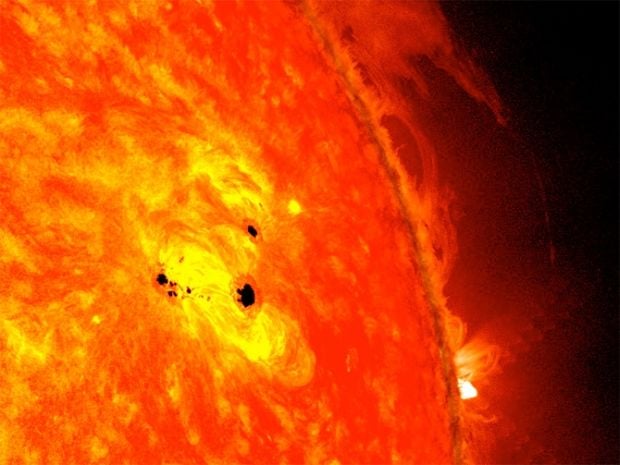 Потужний спалах на Сонці може вивести з ладу багато важливих для сучасного населення Землі системи - від супутників до енергомереж