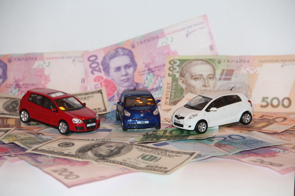 На авторынке операции на сумму свыше 50 000 гривен - это практически все сделки по покупке новых автомобилей, а также дорогие ремонты и аксессуары