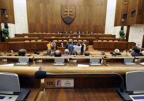 Словацький парламент (Фото: ЧТК)   У Чеській Республіці закон, що обмежує можливість отримання громадянства іншої держави вже діє