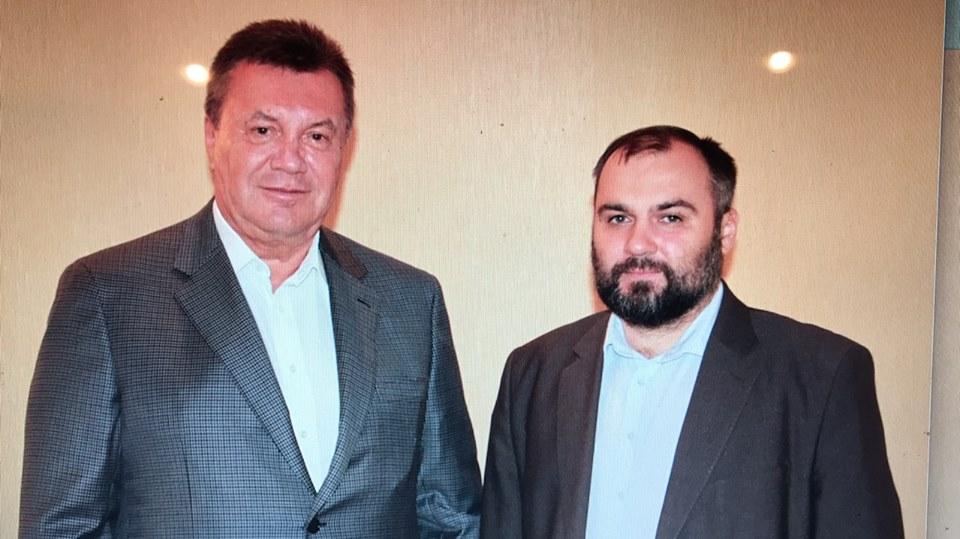Янукович зустрівся зі своїм адвокатом Овсянниковим, який тричі за день зривав початок дебатів