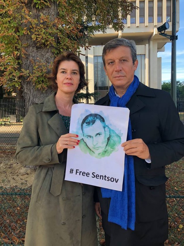 У Парижі інтелектуали і політики продовжують громадянську ініціативу солідарності «Ланцюг голодовок» на підтримку Олега Сенцова та інших незаконно ув'язнених РФ українських громадян