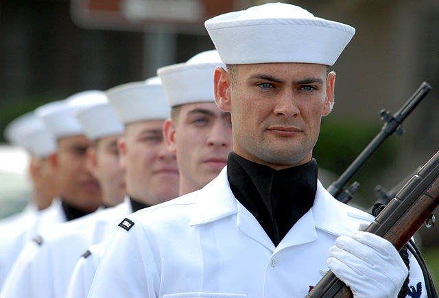 Американські моряки носять безкозирки, більше схожі на панами
