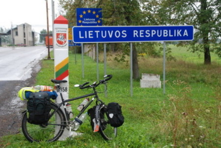 На сході кордон проходить по суші, річках і Віштинецьке озеро, де сходяться кордони трьох держав: Російської Федерації, Литви та Польської Республіки