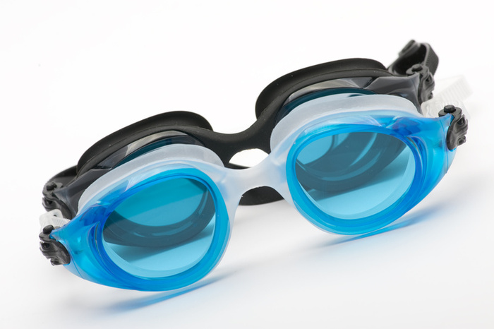 Перед тим, як вирушати в магазин за очками, обов'язково визначитеся, які окуляри для плавання вам все-таки потрібні